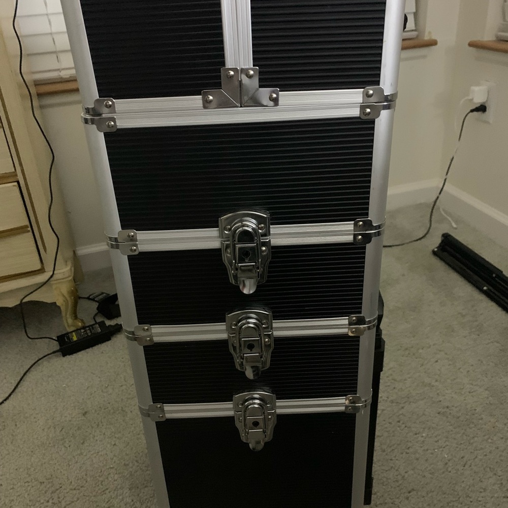 Makeup Train Caae - Picture 3 of 14